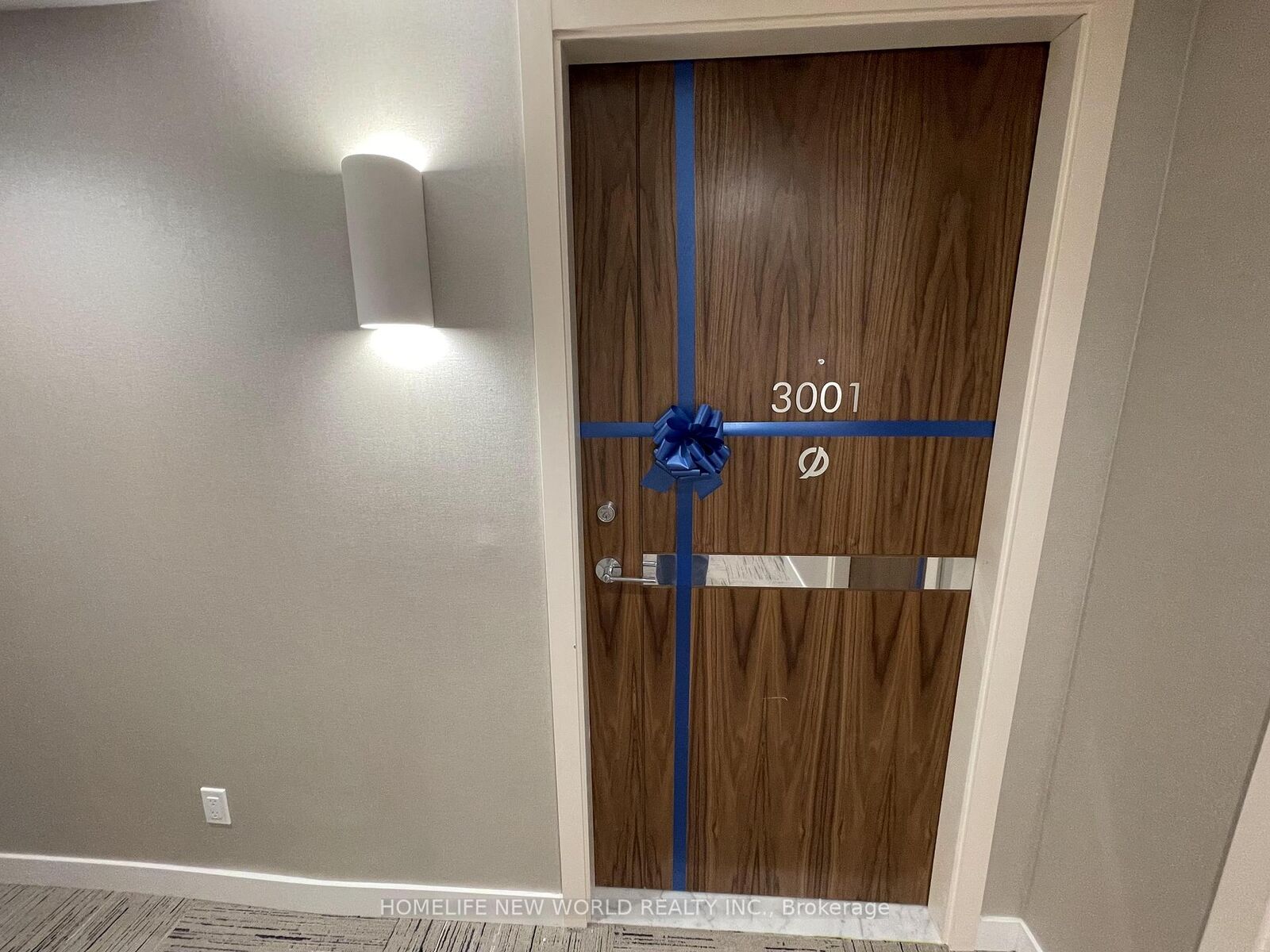 Property Photo: 27 McMahon Drive 3001 ON M2L 0J2