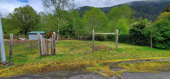 Property Photo:  8 Freda Rd  BC V0P 1X0 