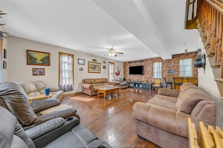 Property Photo: 125 Mersea Rd 5 ON N8H 3V5
