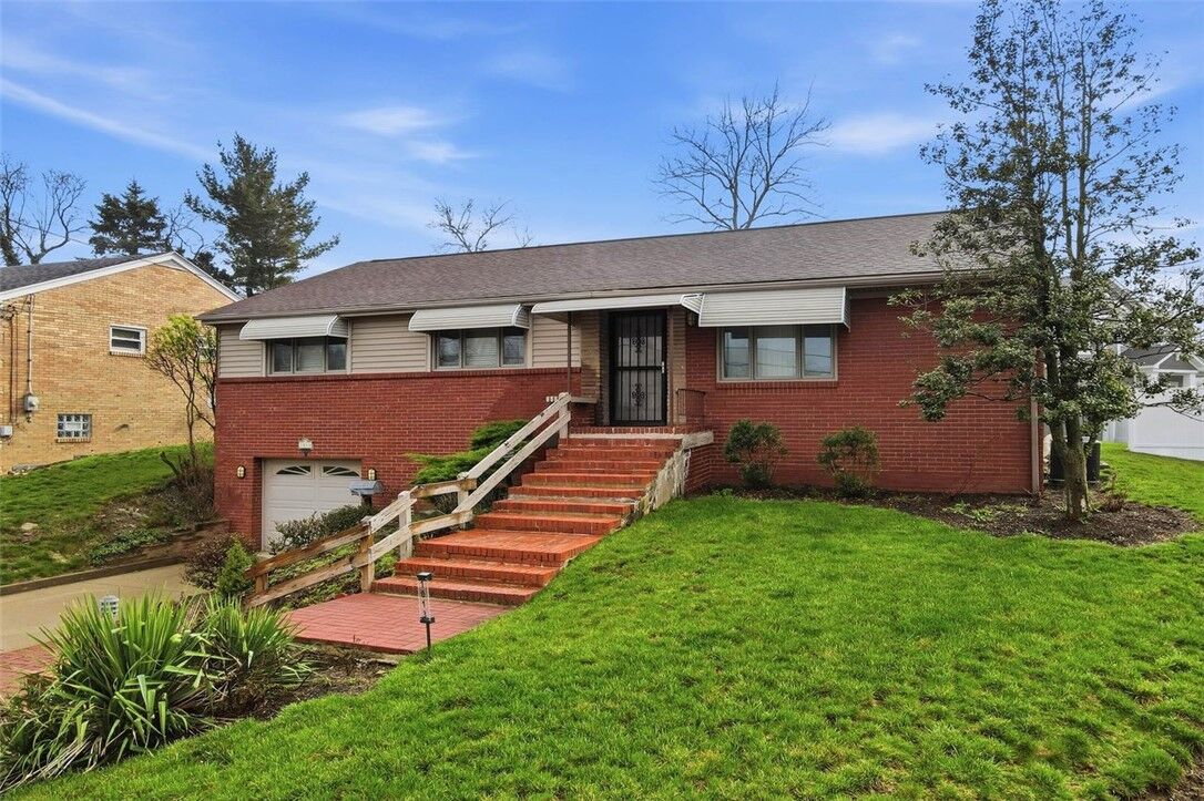 Property Photo: 1013 El Rancho Drive PA 15220