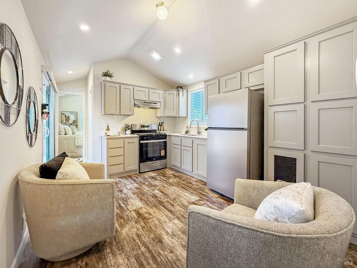 Property Photo:  101 Colgan Avenue 3  CA 95404 