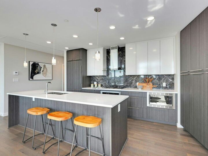 Property Photo:  5033 Cambie Street 604  BC V5Z 0H6 