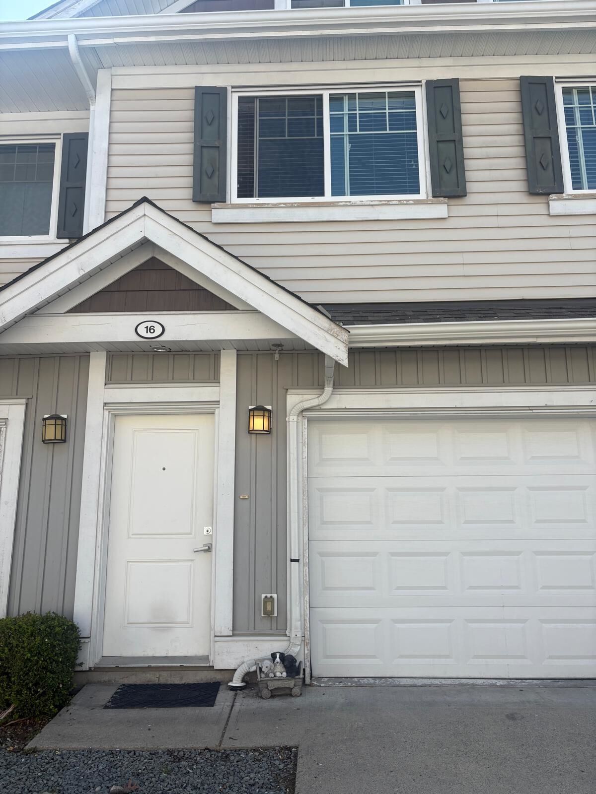 Property Photo:  30748 Cardinal Avenue Avenue 16  BC V2T 5K7 