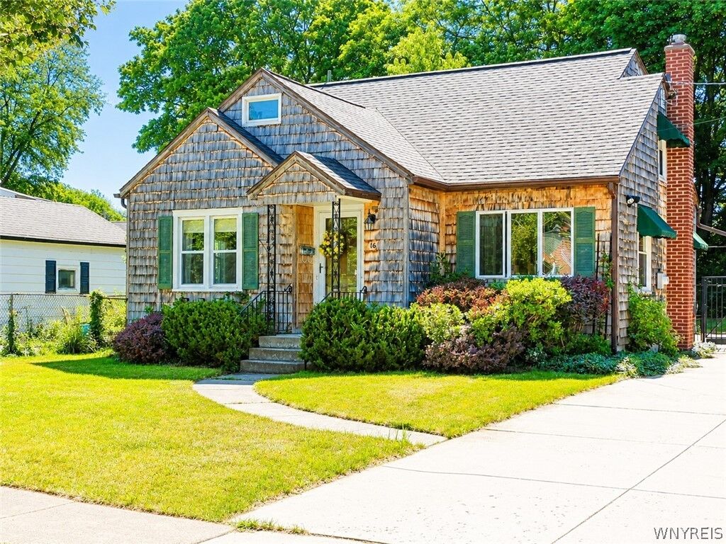 Property Photo: 16 Marvin Ct NY 14075