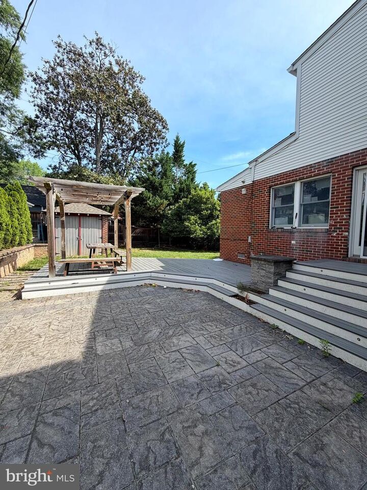 Property Photo: 109 W Maple Street VA 22301