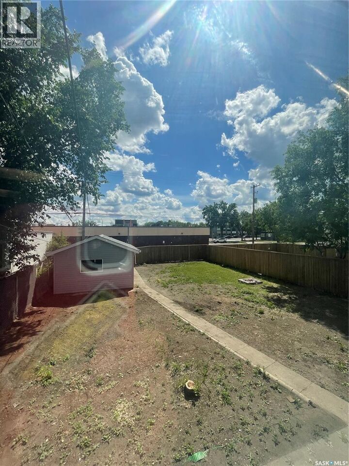 Property Photo:  911 23rd Street W  SK S7L 0A5 