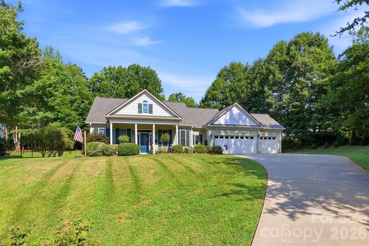 Property Photo: 3809 Creek Ridge Drive NC 28037