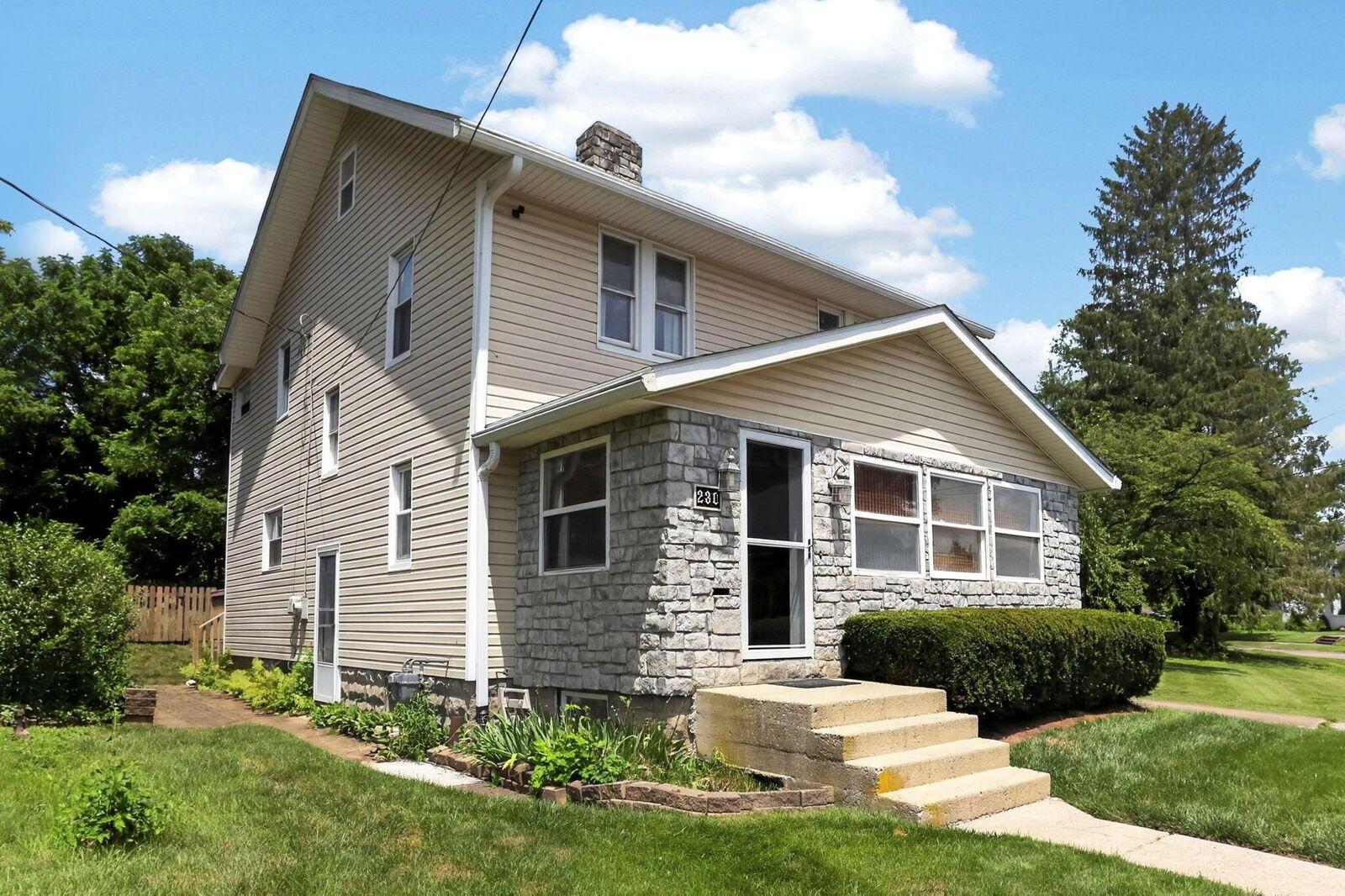 Property Photo:  230 Robbins Drive  OH 43055 