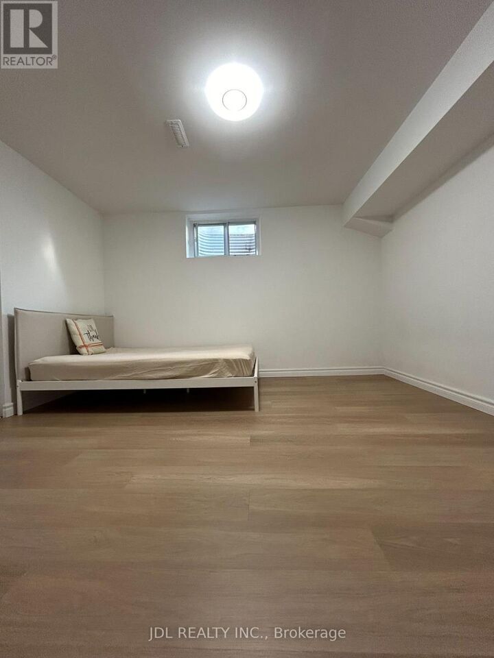 Property Photo: 27 Macklingate Ct Court ON M1V 1A2