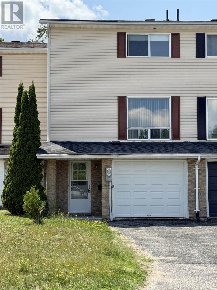 Property Photo: 31 Forest Pl ON P5A 3C5