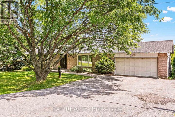 Property Photo: 10 Queen Anne Crescent ON K2C 3H1