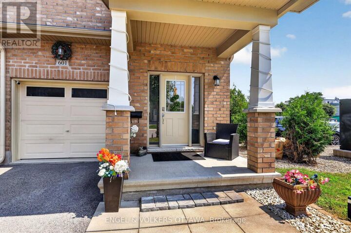 Property Photo: 601 Via Campanale Avenue ON K2J 4A2