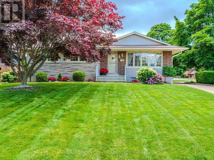2 Croydon Drive — photo 1