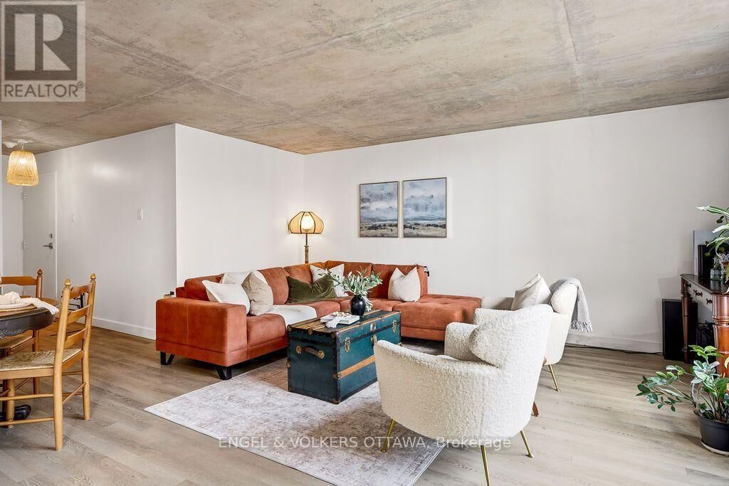 Property Photo: 475 Laurier Avenue West 1602 ON K1R 7X1