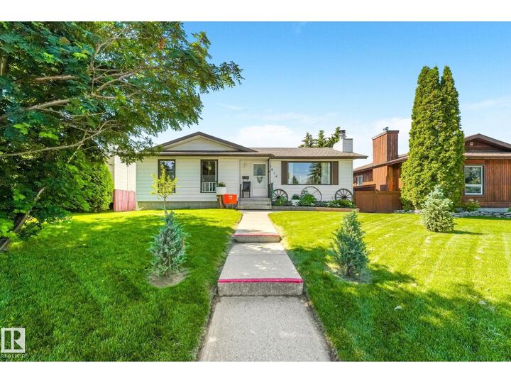 Property Photo: 5014 57 Av AB T7Z 1A6
