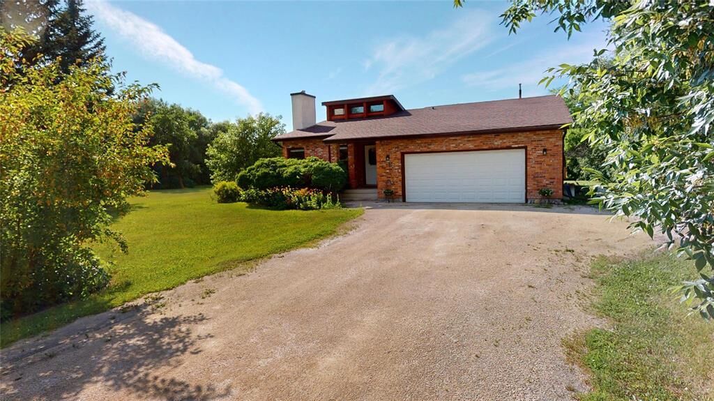 Property Photo: 10 Neltner Drive MB R1A 3A4