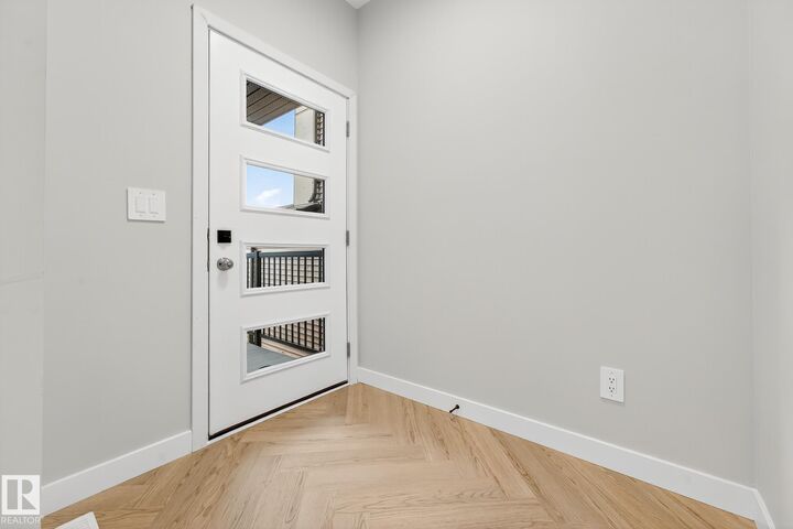 Property Photo:  4011 207 Street NW  AB T6M 3G1 