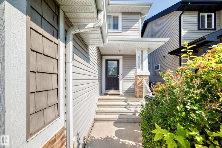 Property Photo:  15908 10 Avenue SW  AB T6W 2H2 