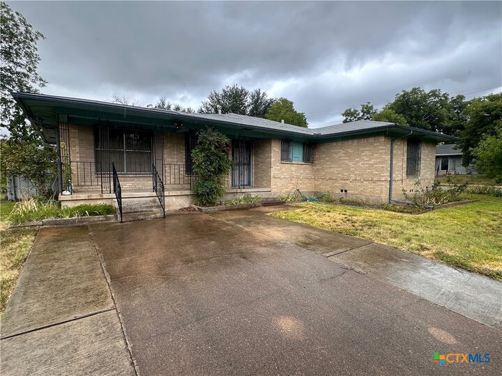 Property Photo:  1110 Searcy Drive  TX 76543 