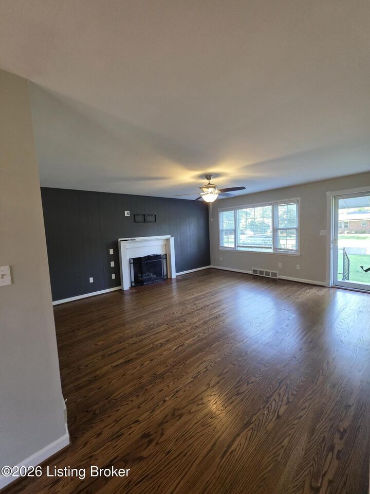 Property Photo:  4605 Fox Run Rd  KY 40207 