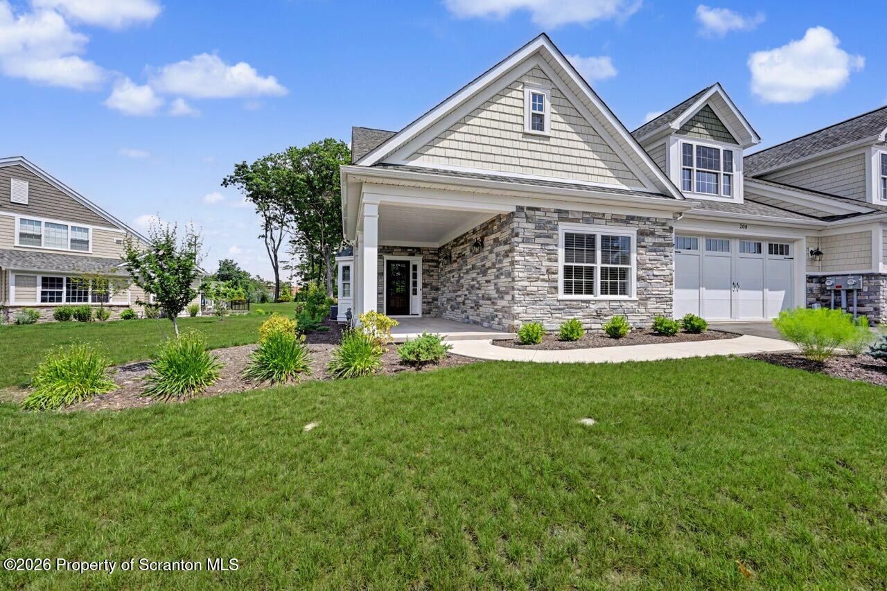 Property Photo:  208 Oak Hill Circle  PA 18411 