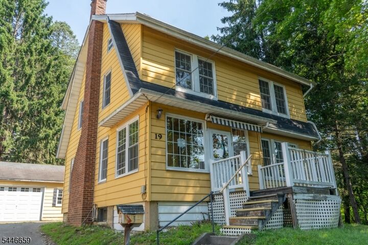 Property Photo:  19 New St  NJ 08829 