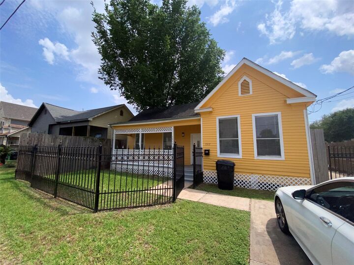 Property Photo:  1517 Summer Street  TX 77007 