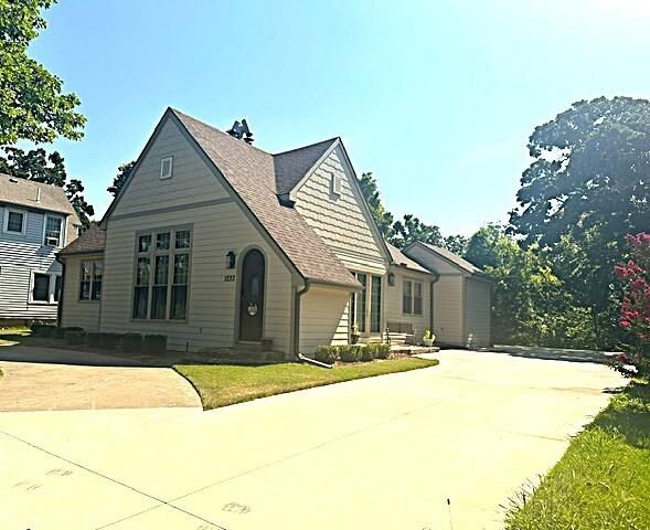 Property Photo: 1222 N 2nd Street KS 67301