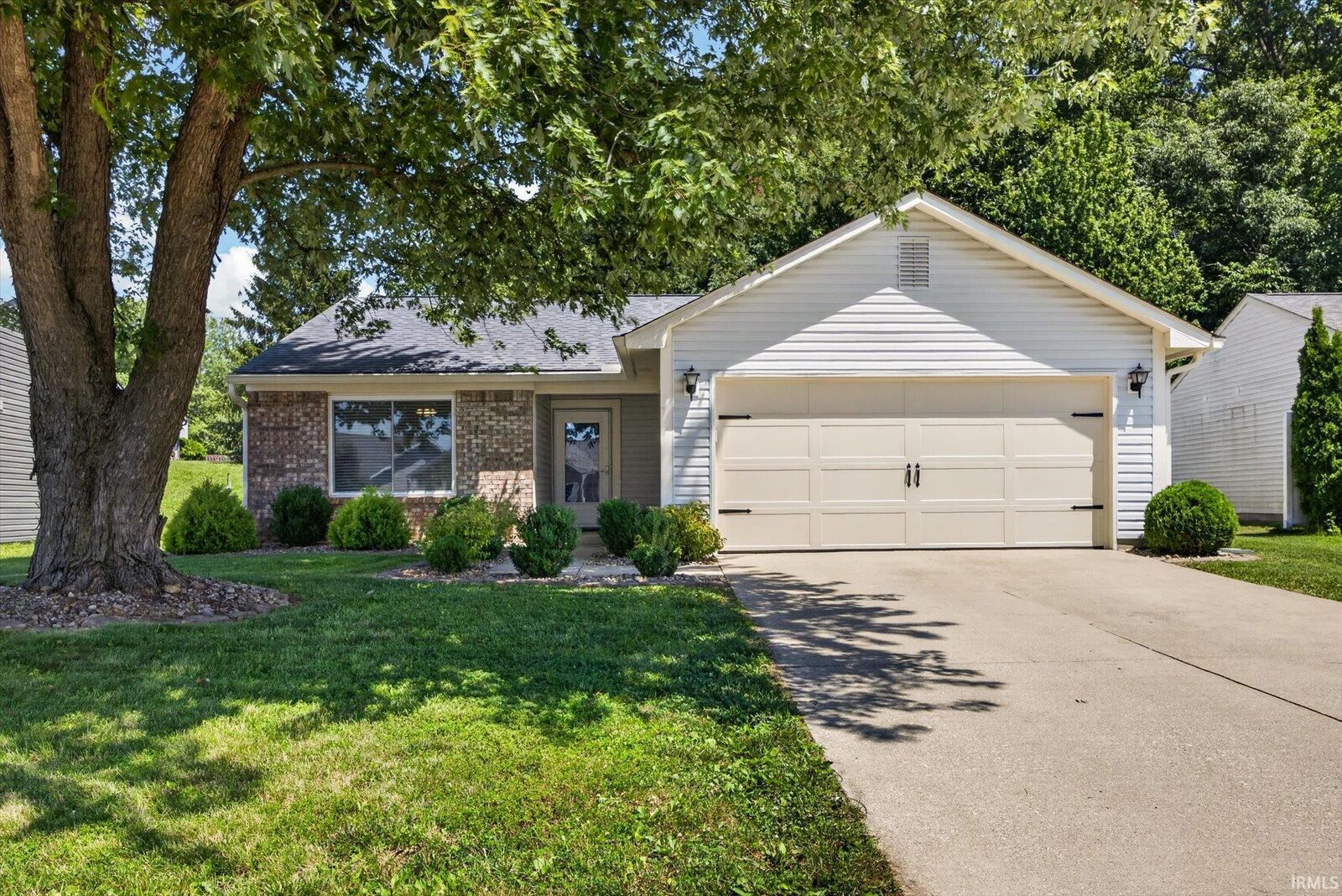 Property Photo: 571 S Fieldstone Boulevard IN 47403