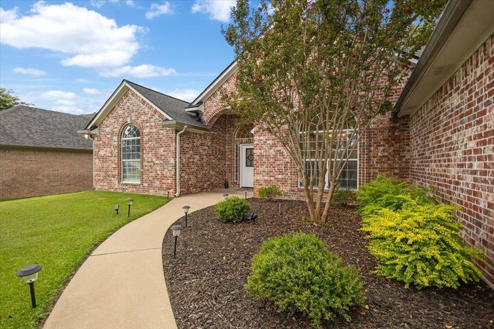 Property Photo: 305 Bridgers Hill Rd TX 75604