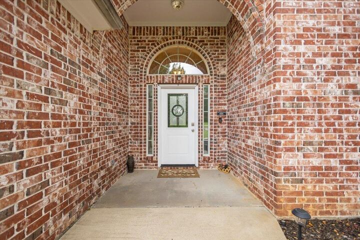 Property Photo: 305 Bridgers Hill Rd TX 75604