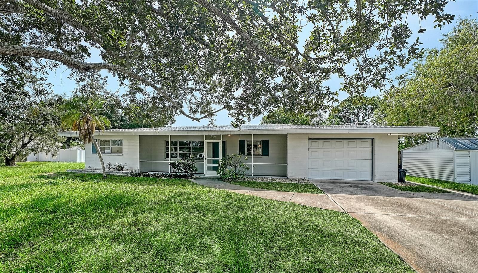 Property Photo: 5938 Murdock Avenue FL 34231