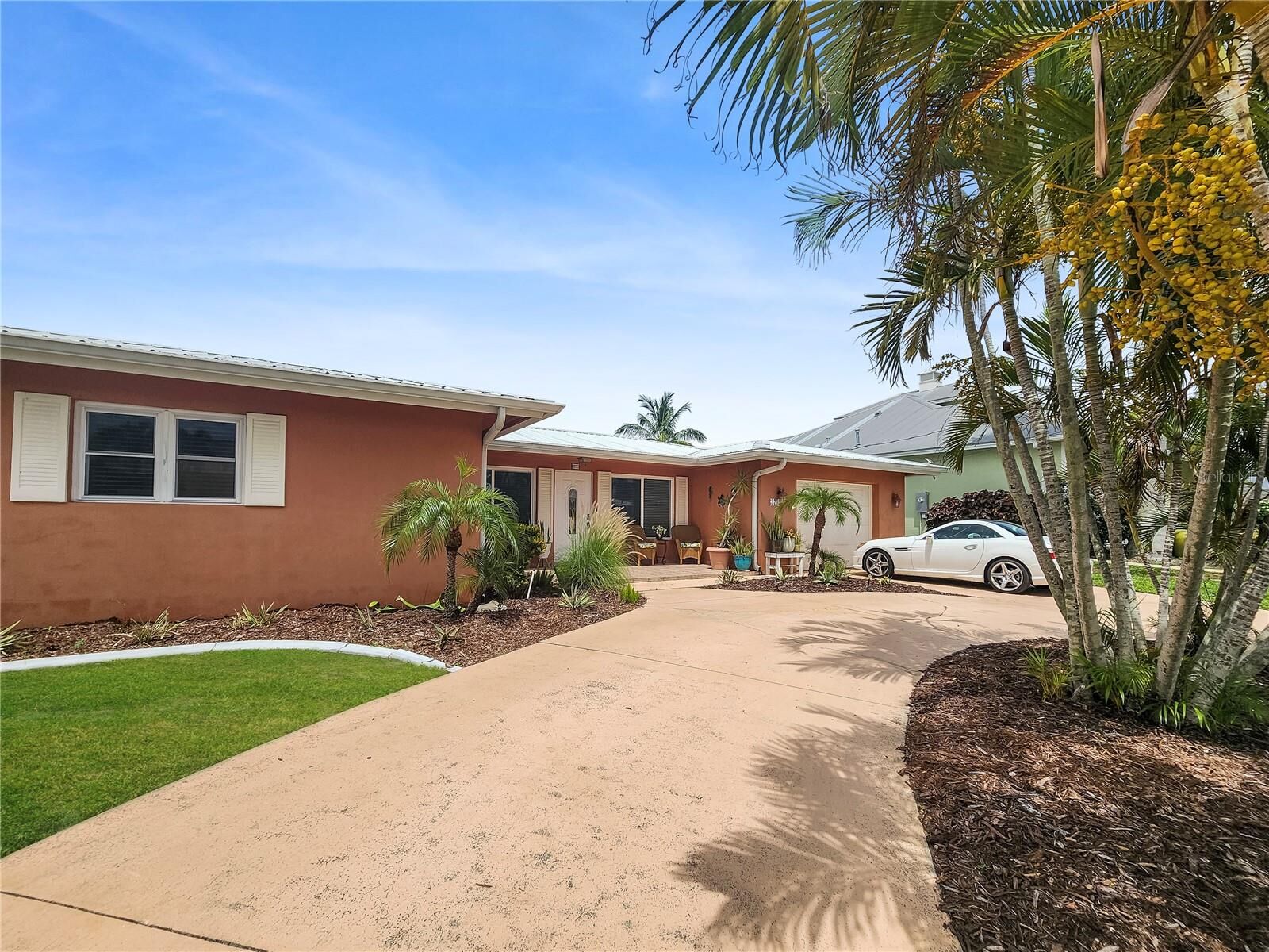 Property Photo: 270 Belaire Court FL 33950