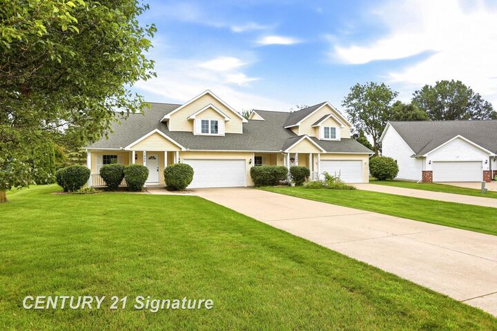 Property Photo:  7944-7946 Rivercrest Court  MI 48623 