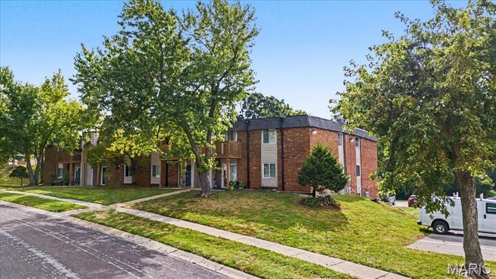 Property Photo: 5766 Westphalia Lane B MO 63129