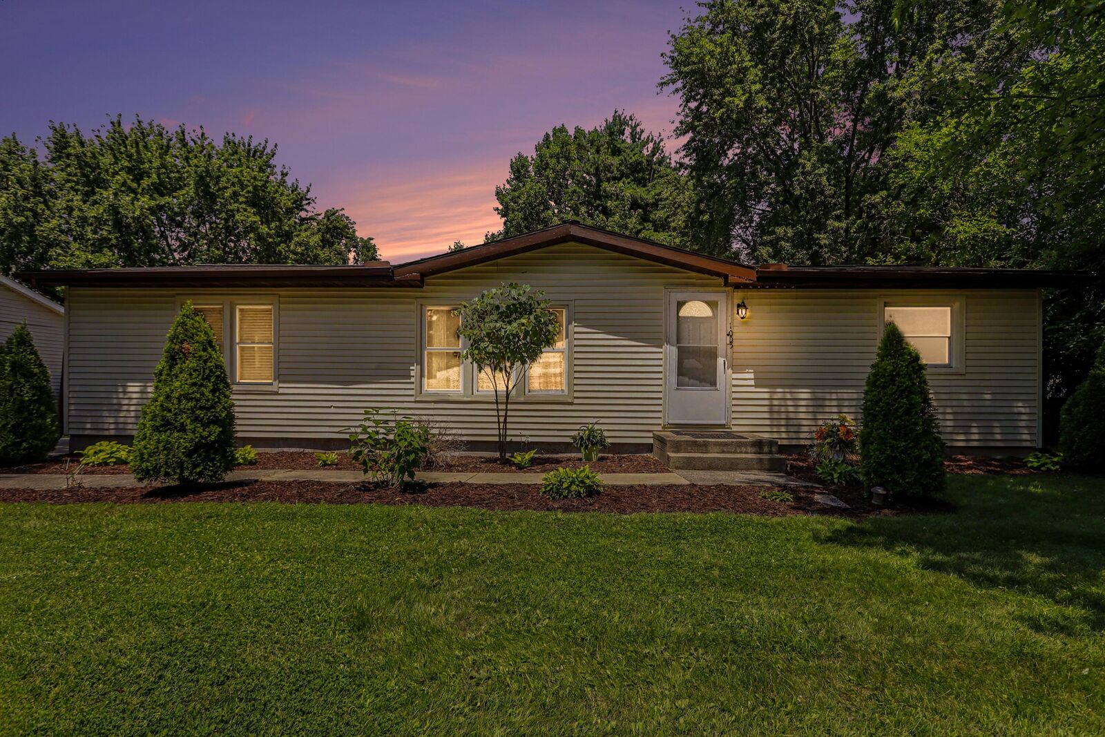 Property Photo:  1005 S Ohio Court  MI 49091 
