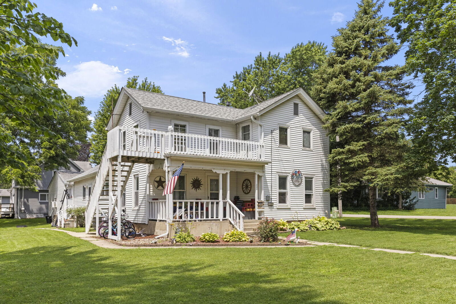 Property Photo:  221 Castle Street  IL 60548 