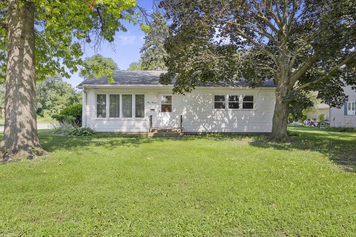 Property Photo: 413 Water Street IL 60476