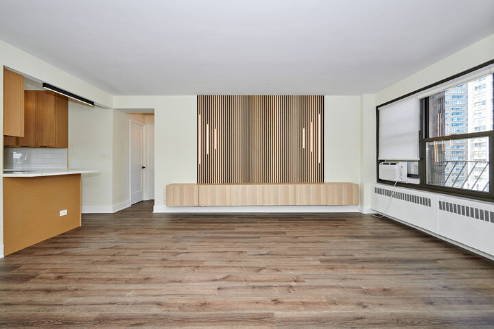 Property Photo: 6118 N Sheridan Road 707 IL 60660