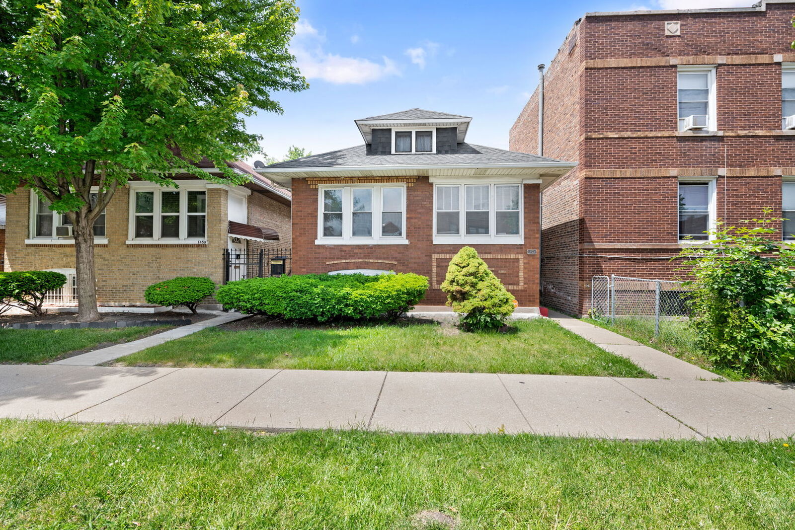 Property Photo: 1454 N Central Avenue IL 60651