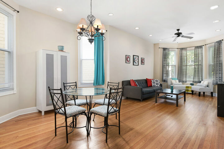 Property Photo: 1512 W School Street 1 IL 60657
