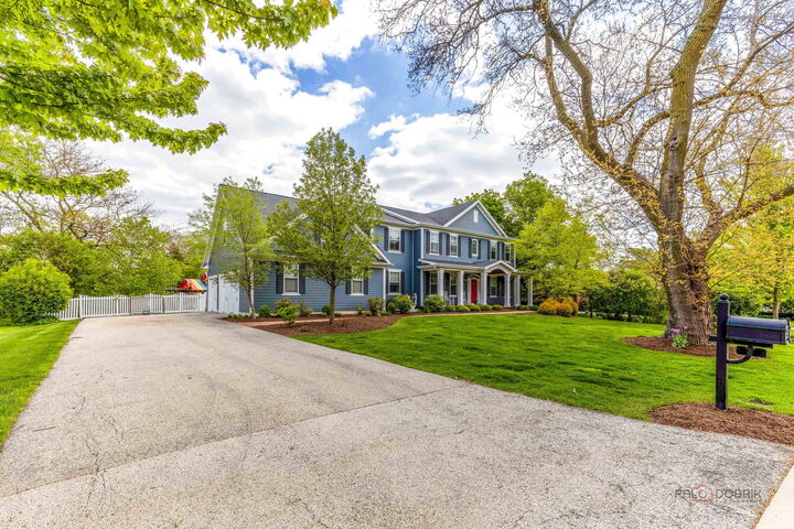 Property Photo: 1025 S Vail Avenue IL 60005