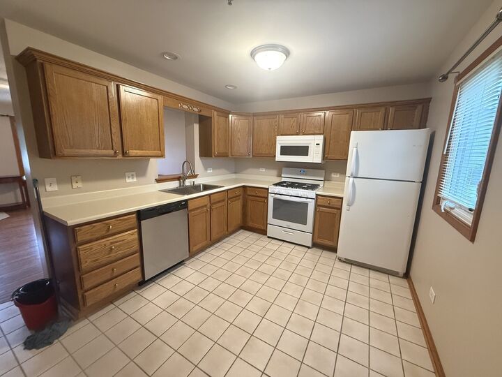 Property Photo: 107 Colonial Parkway A IL 60560