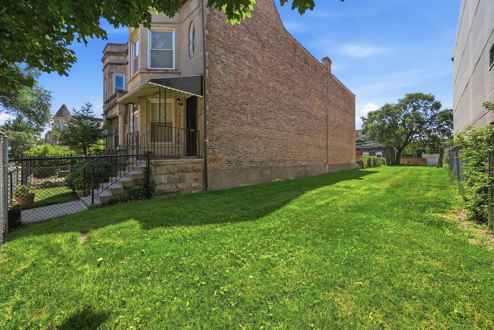 Property Photo: 4344 S Vincennes Avenue IL 60653