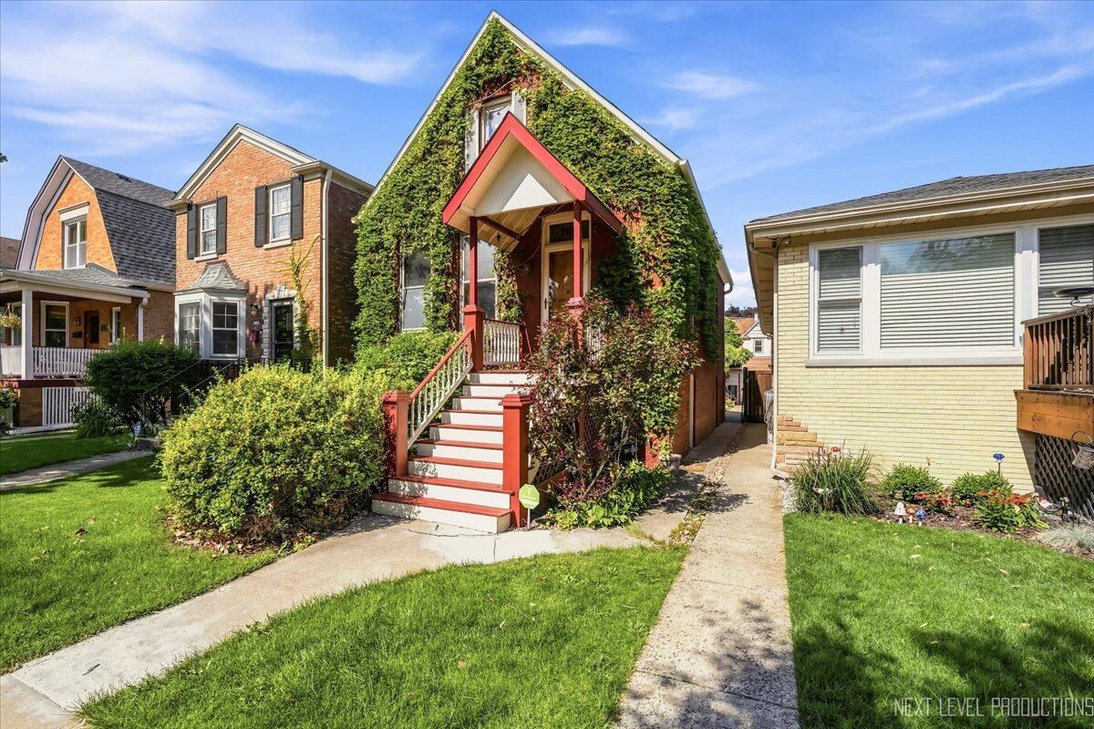 Property Photo:  1137 S East Avenue  IL 60304 