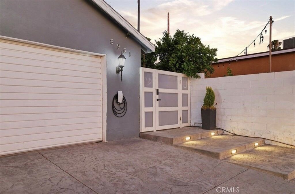 Property Photo: 6951 Bellclaire CA 91042
