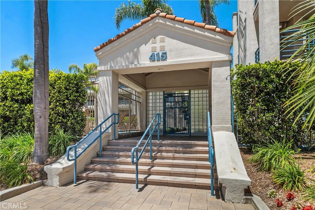 Property Photo: 415 Townsquare Lane CA 92648