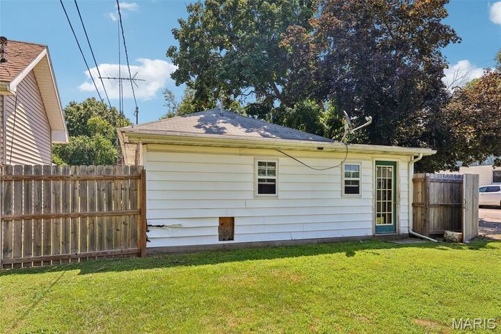 Property Photo:  304 N Chiles Street  IL 62626 