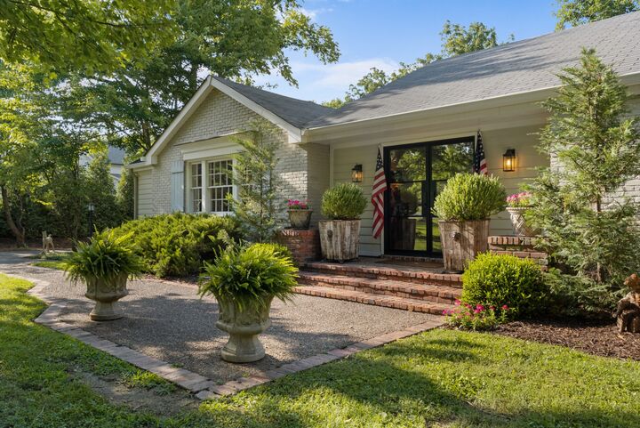 Property Photo: 1018 Gateway Ln TN 37220