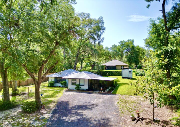 Property Photo:  468 SE 28th Way  FL 32666 
